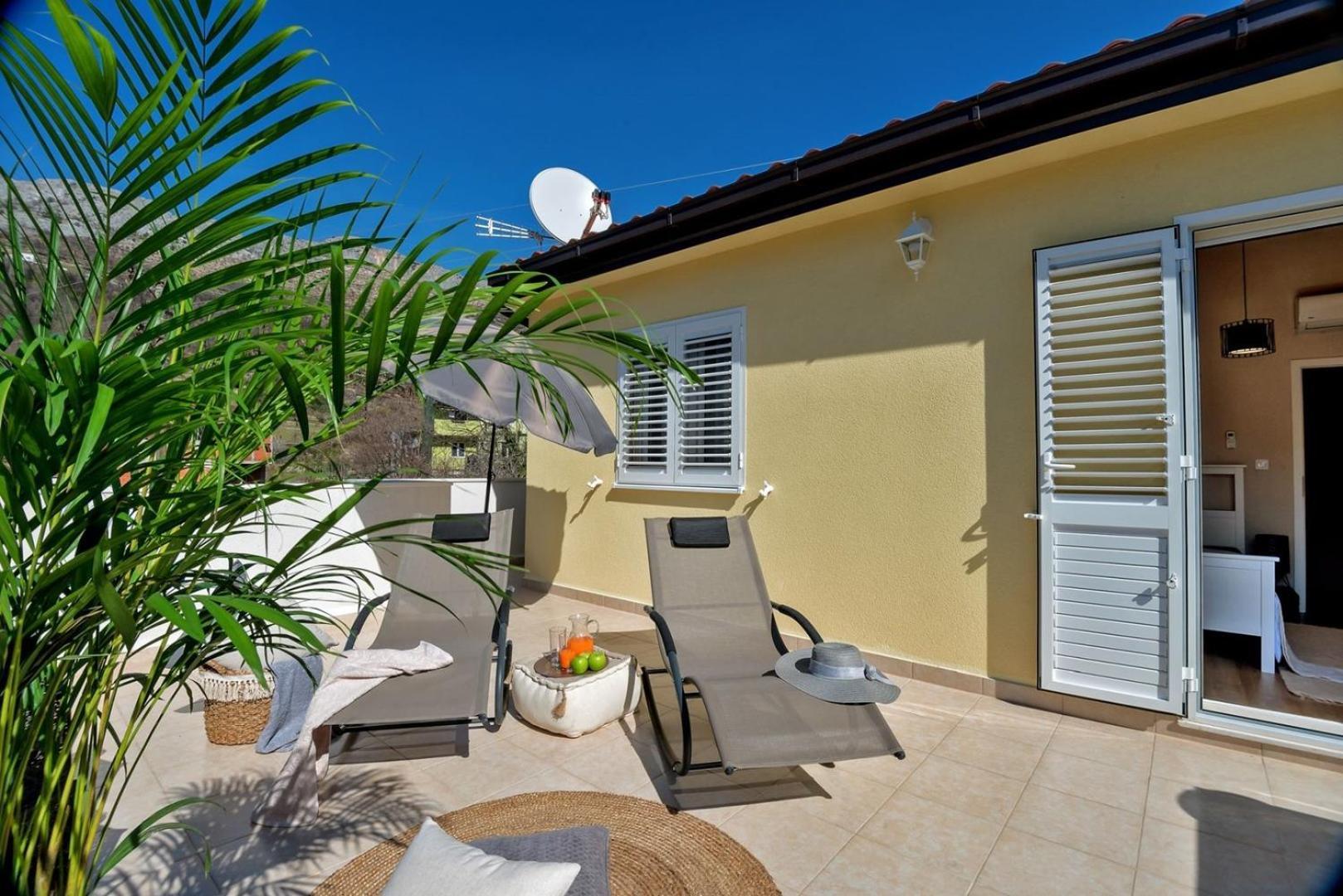 Luxury Villa Lelu With Heated Saltwater Pool, Parking, High Speed Internet, Bbq, Zrnovnica Экстерьер фото